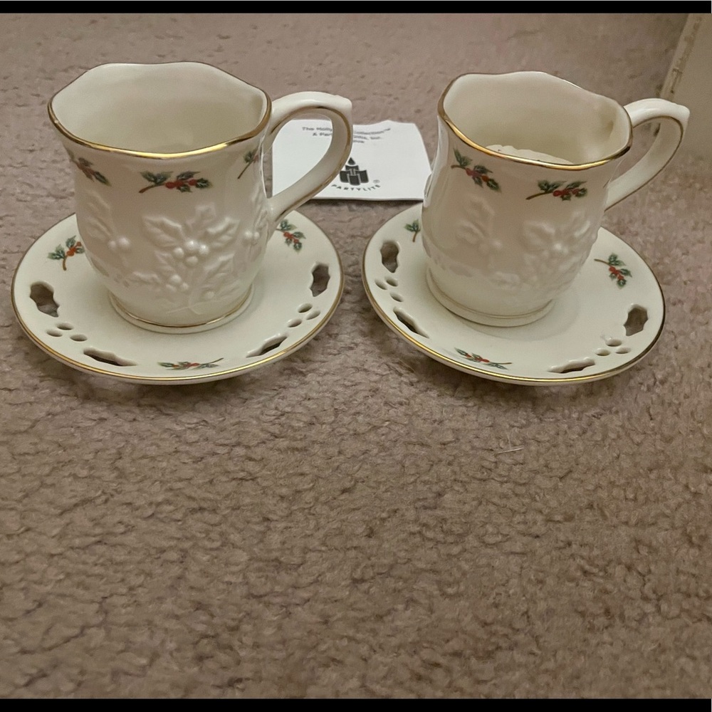 Holiday candle tea cups